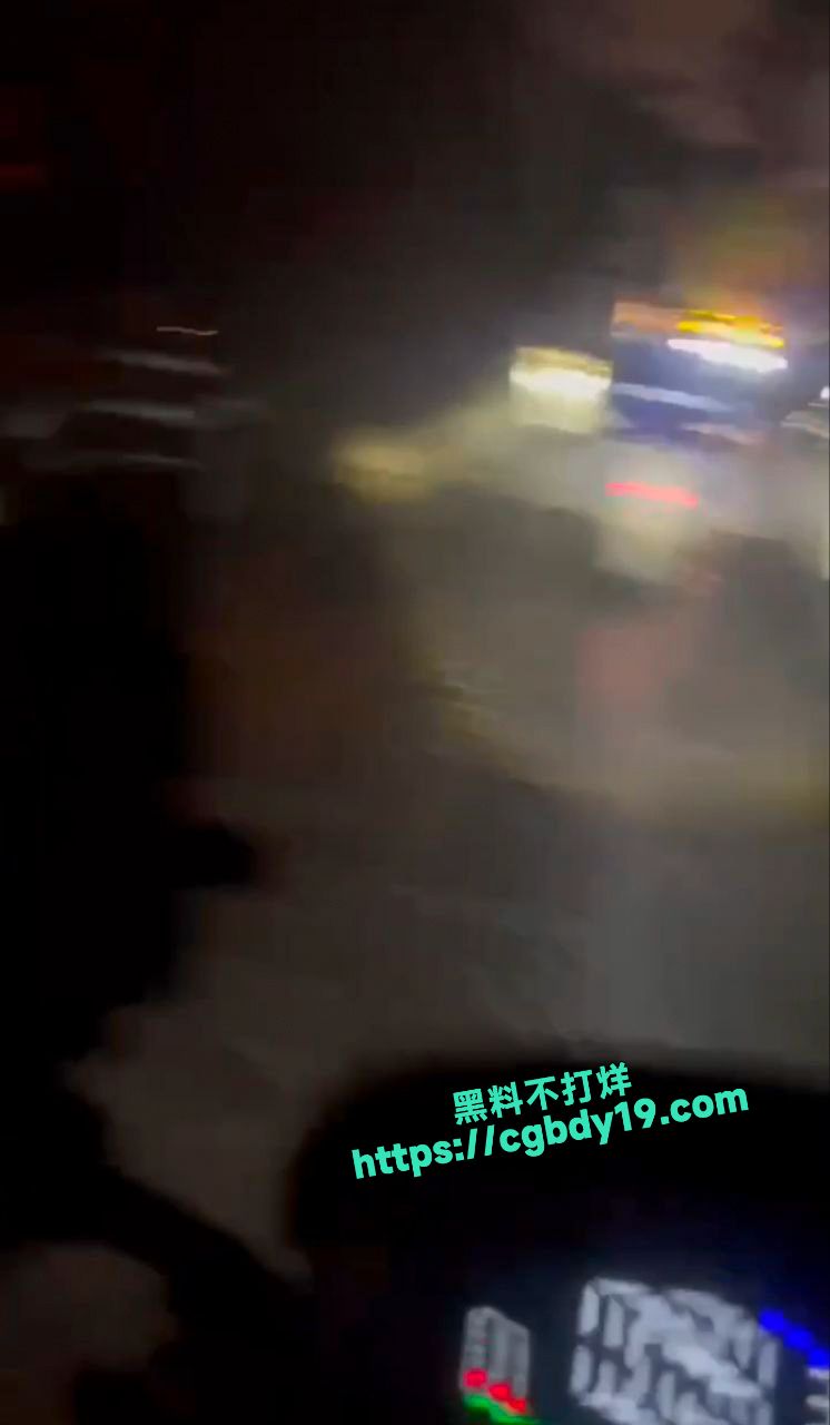 青州古城🍉男女在大街上后入做爱2