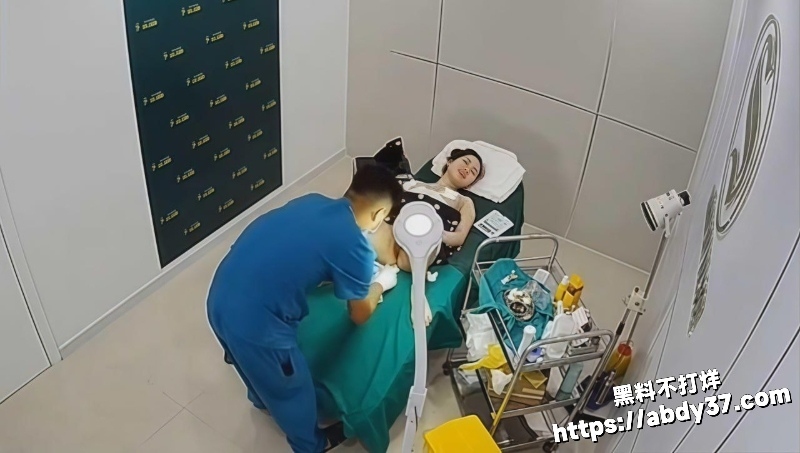 美容院监控偷拍3