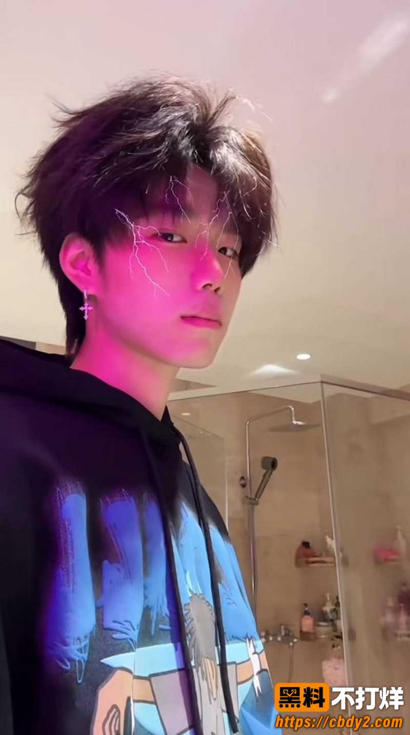 dy55w男网红40