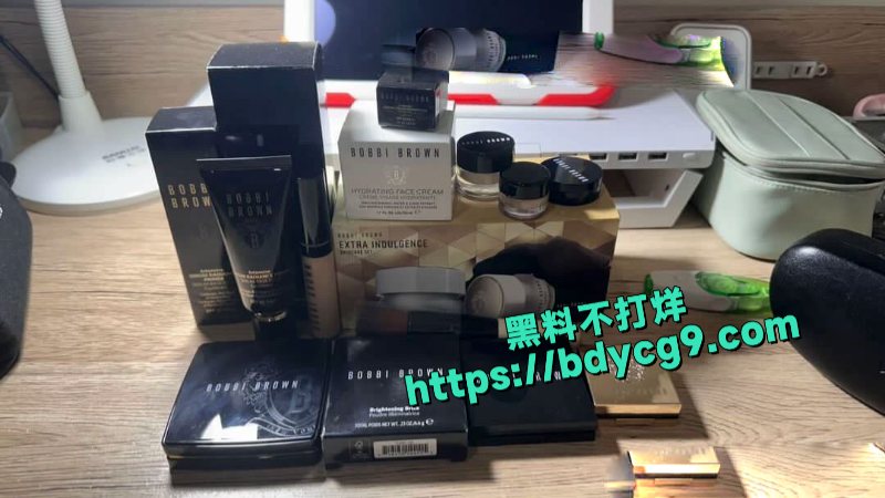 反差淫女楚梦舒写真自慰和朋友做爱0