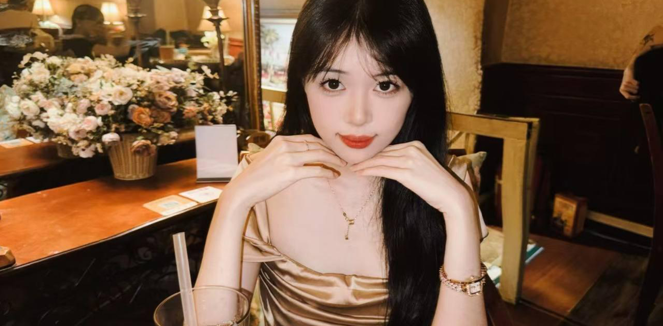 杭州极品女大体育生叶彤欣 女神级别的A4腰肥臀大奶 背地里喜欢当小母狗