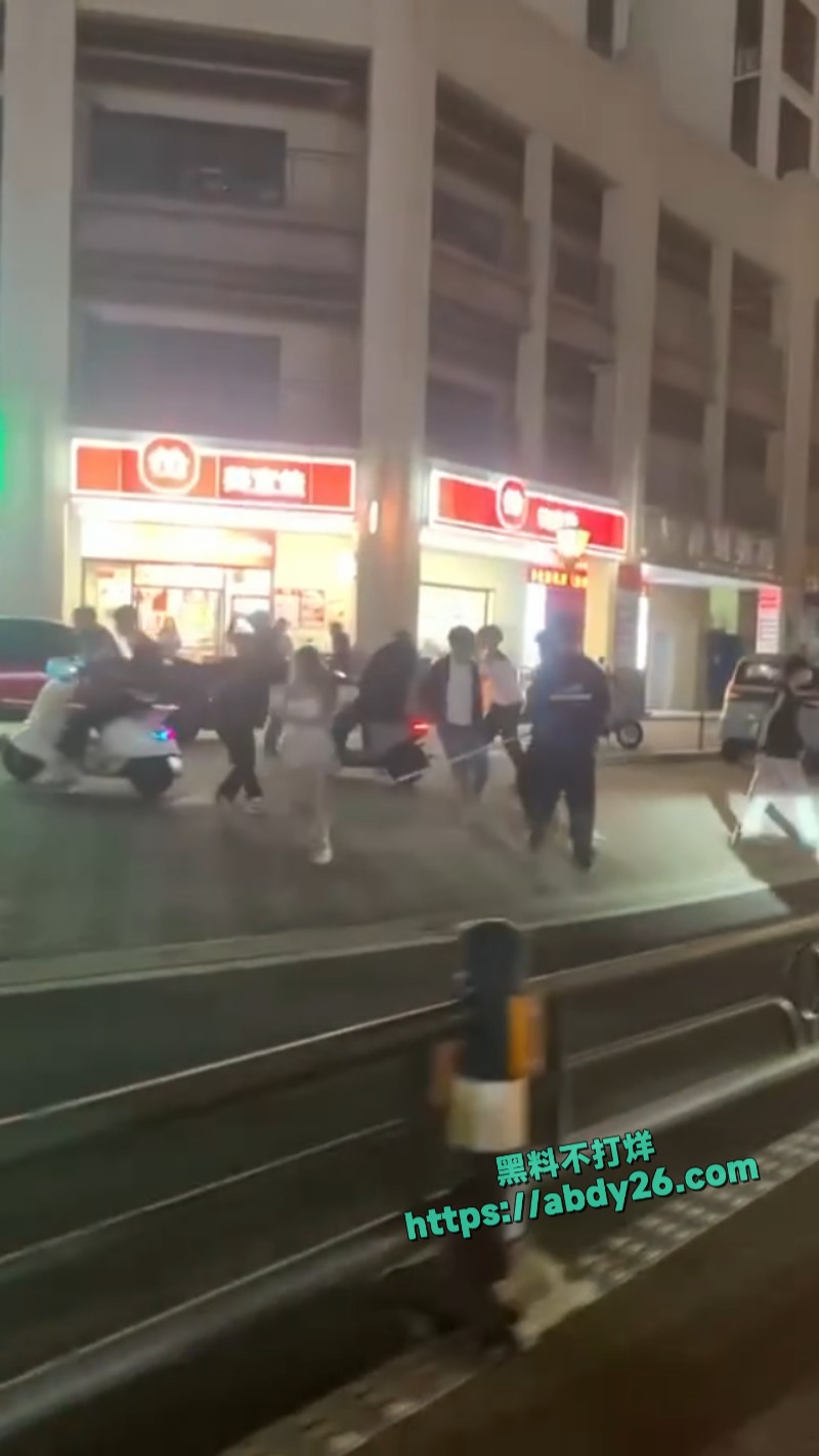 海南海口精神小伙打群架6
