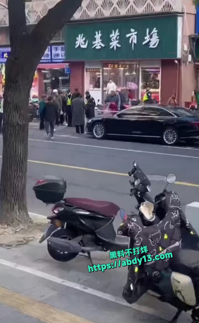 女友背着男友下海卖淫 2