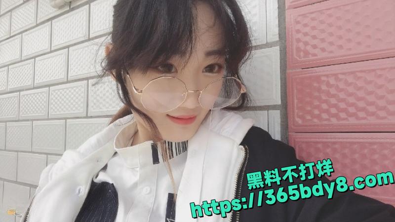 清纯大一小师妹反差视频泄密11