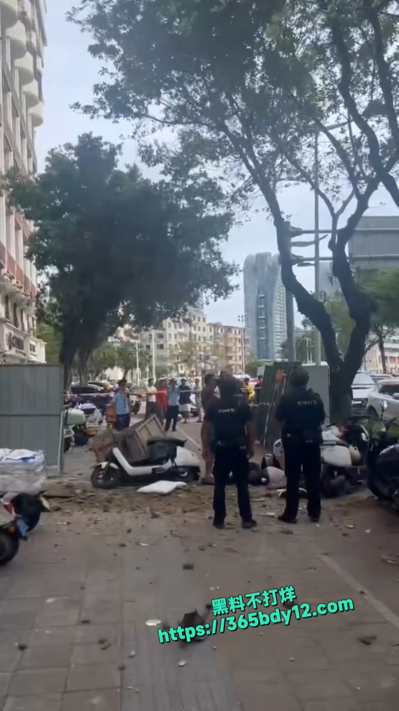 三亚酒店装修工程推车坠落砸中3名路人5