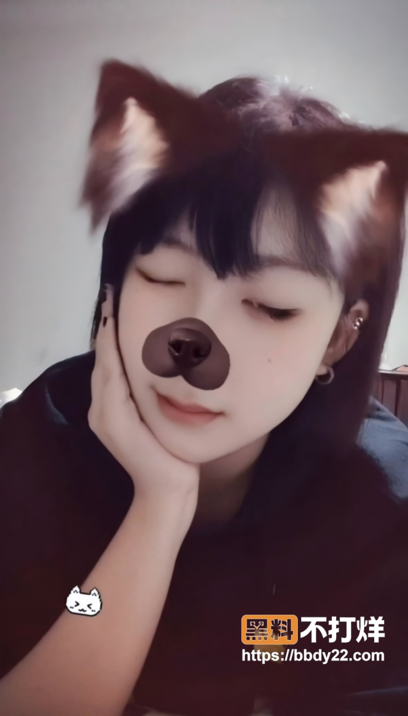 高颜值微胖身材萌妹