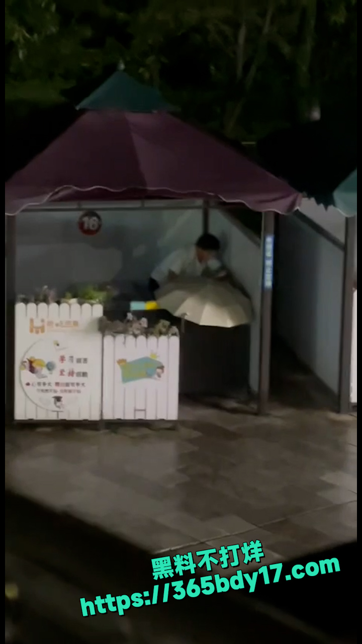 云南昆明校园小情侣 5