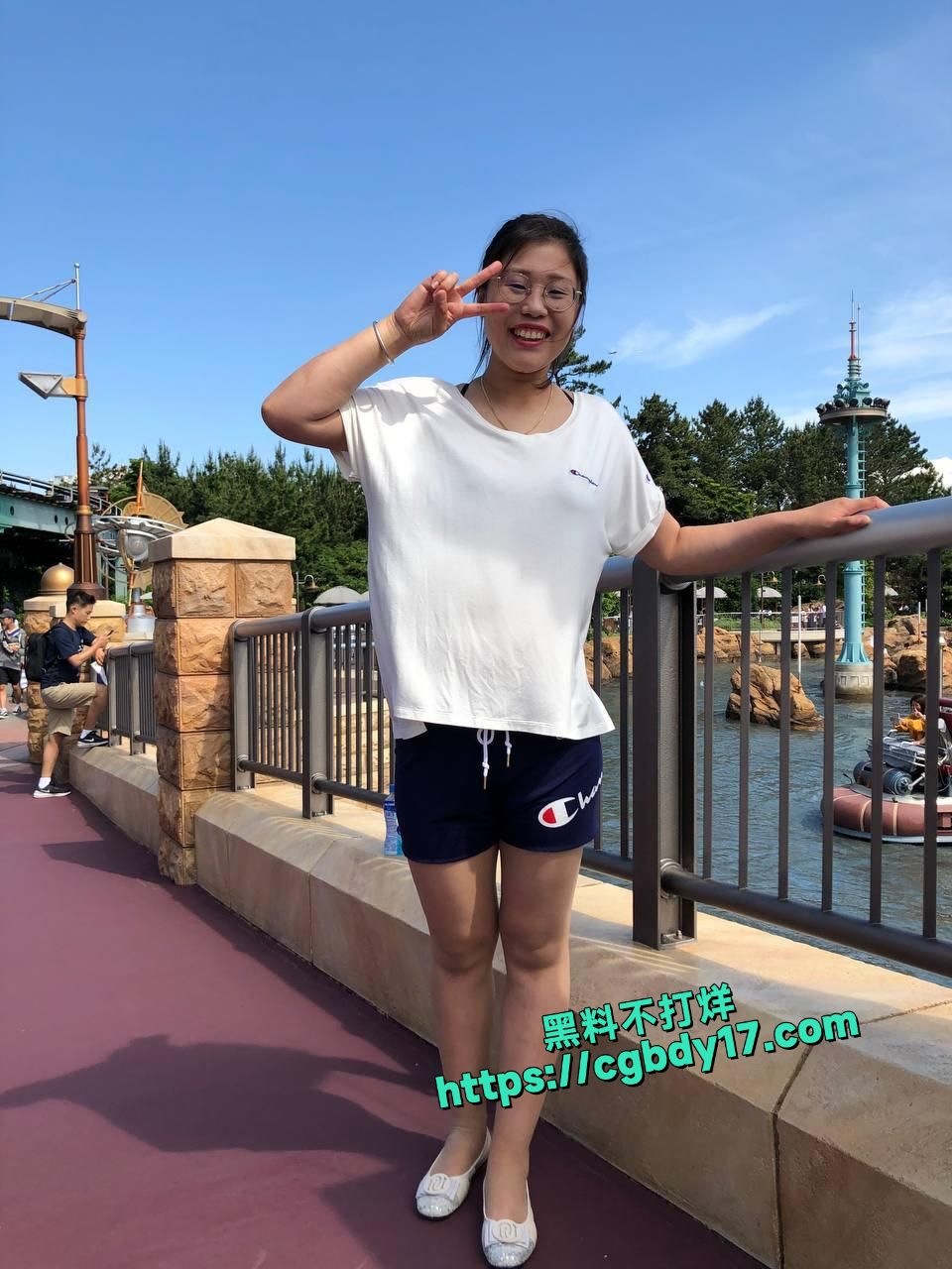 山东37岁少妇程程 出国留学期间吃洋屌吃习惯了2