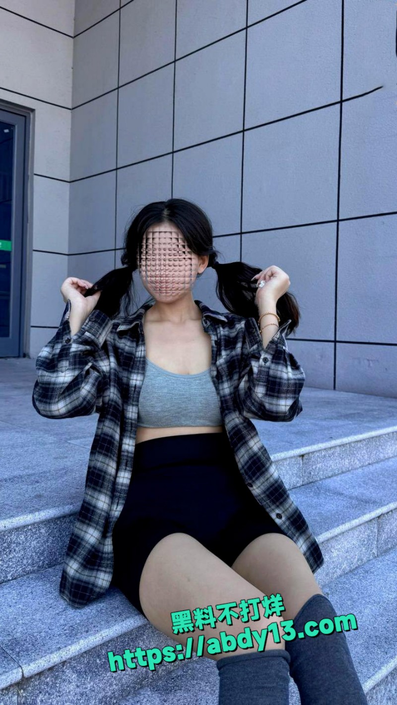 海角社区39岁大屁股妈妈 (1)