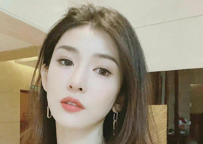 李易峰事件女主胡湾牵扯更大瓜？曝手握娱乐圈17人证据  受到人身威胁