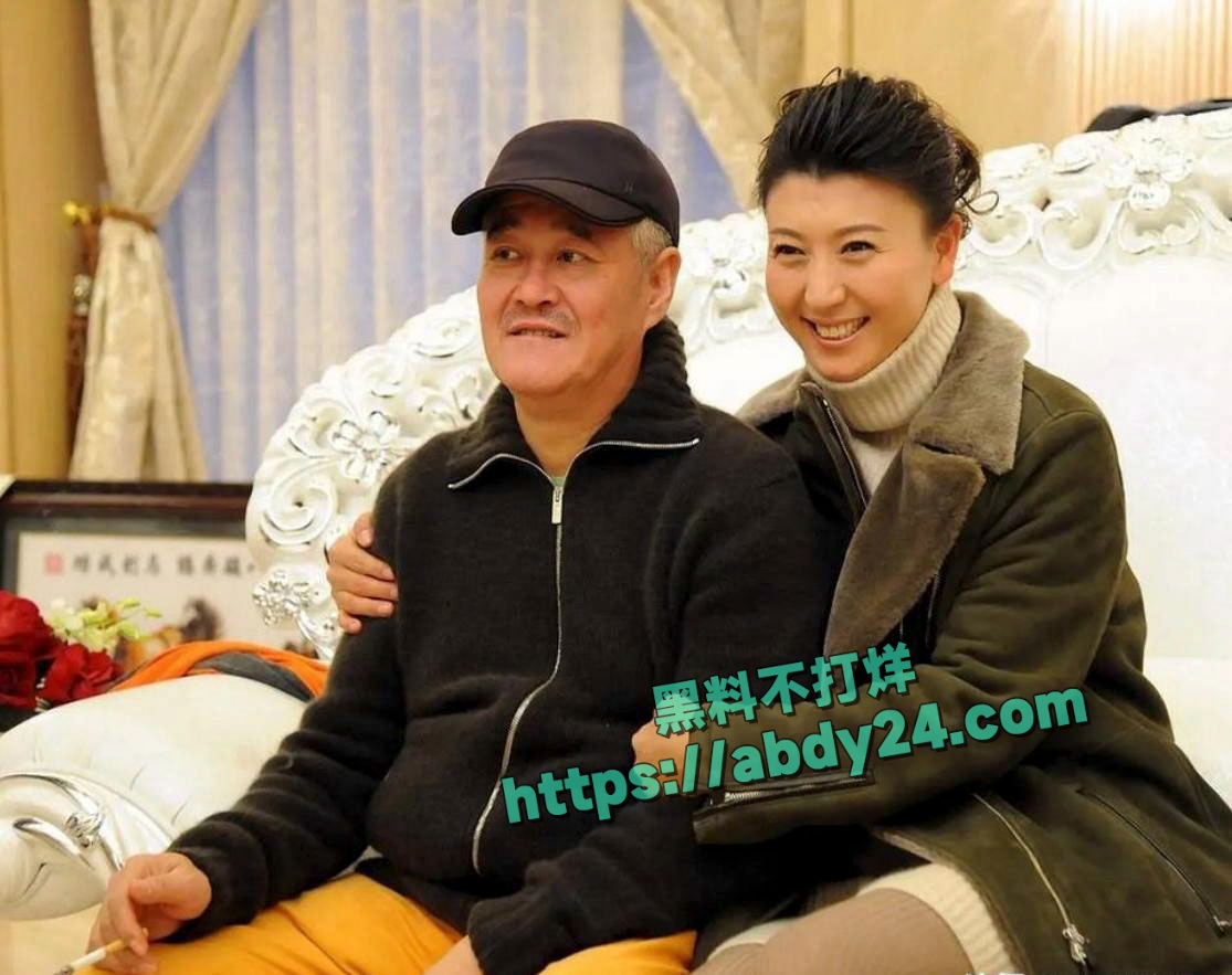演员闫学晶哭穷事件持续发酵 18