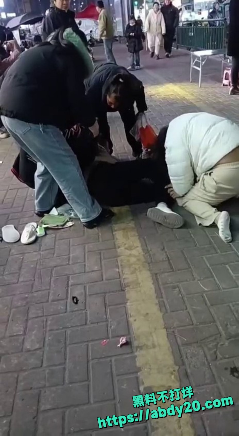 女子扯头发扭头锁技致命一击 3