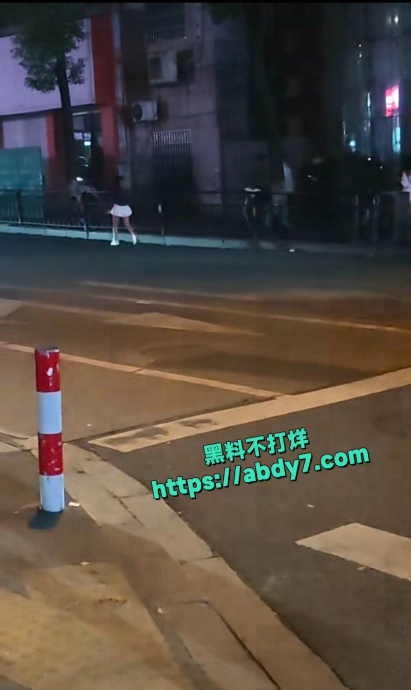 江西上饶市一男子点技师没钱付款