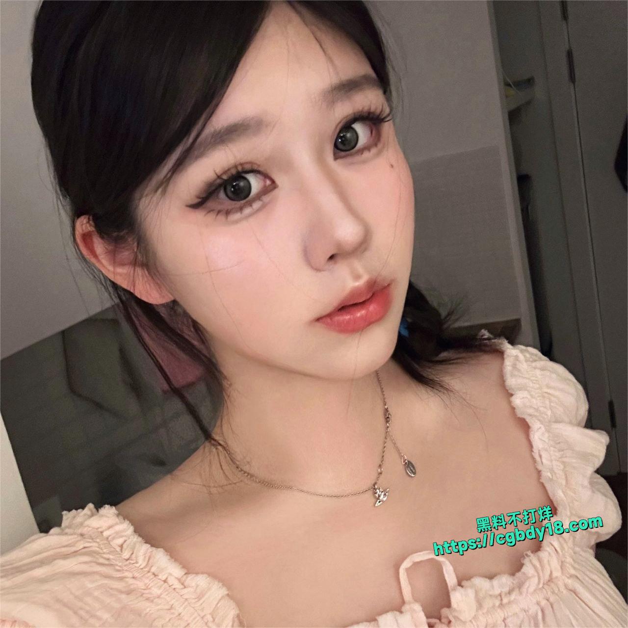 反差婊大学生校花美乳