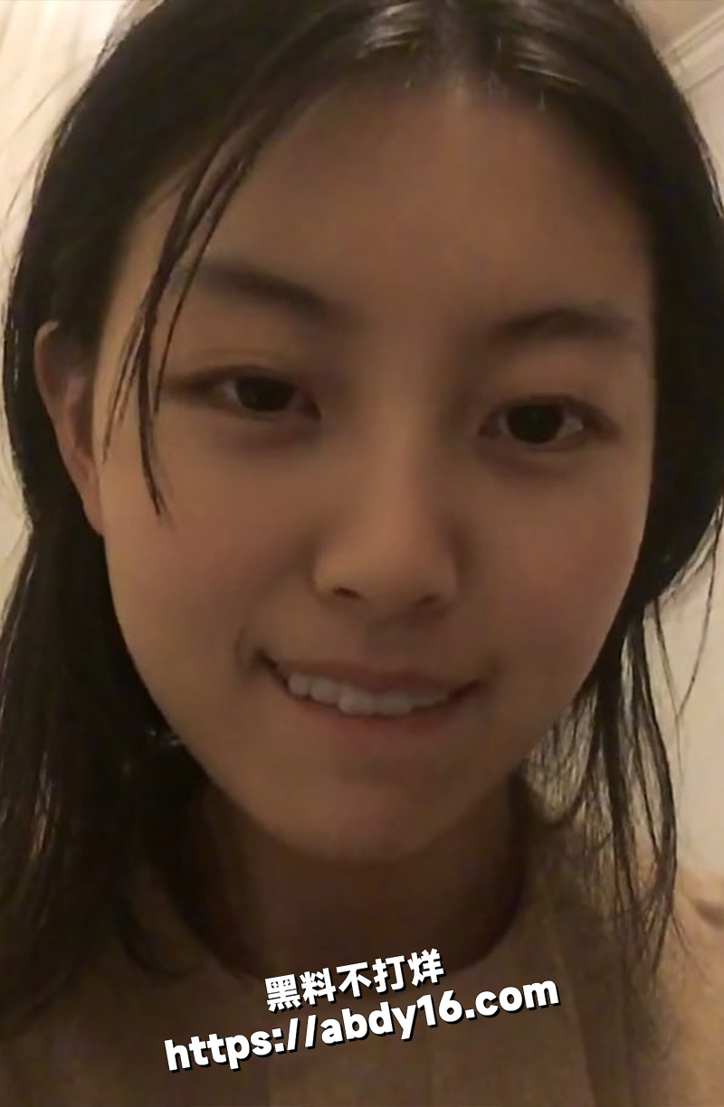 天津民航大学校花清纯女大学生
