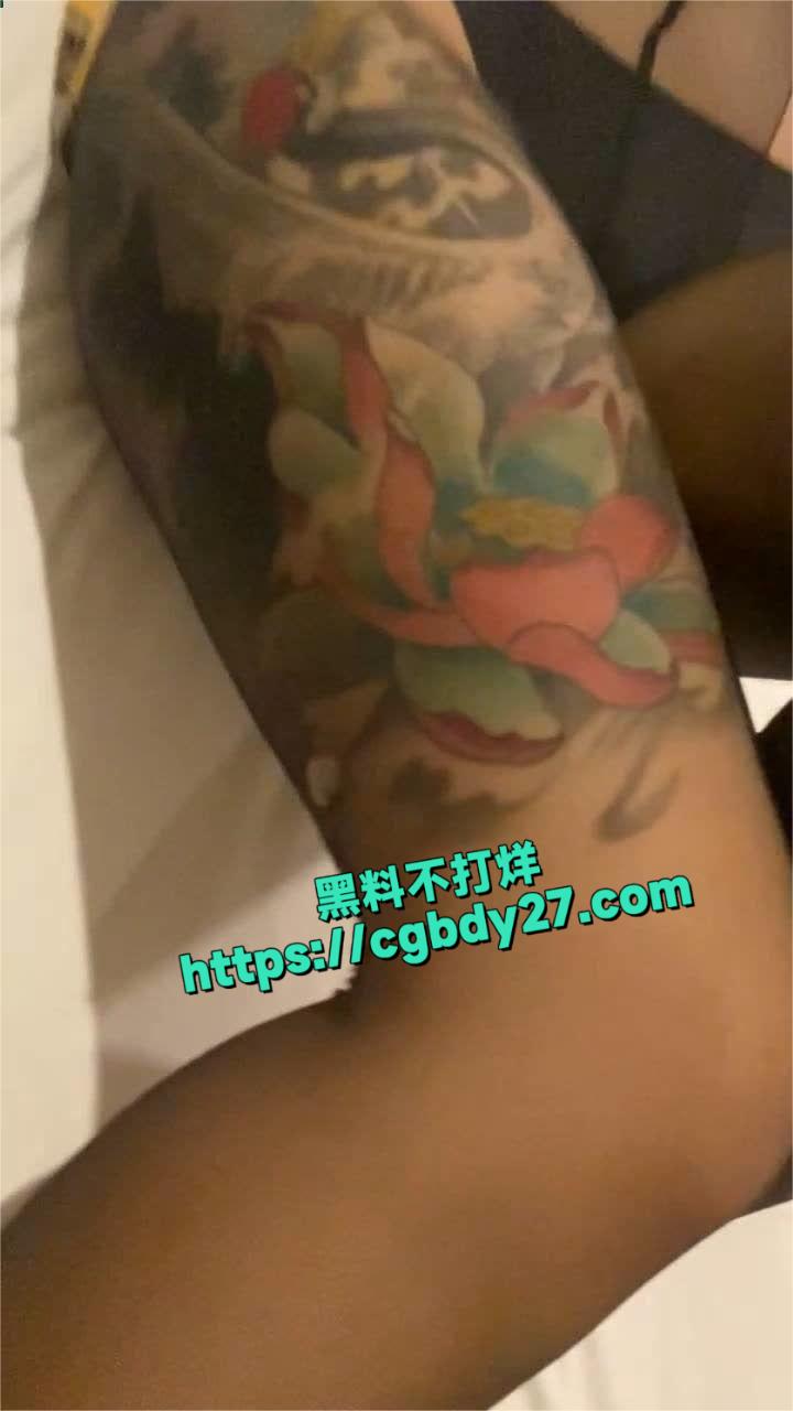 约炮花腿精神小妹2
