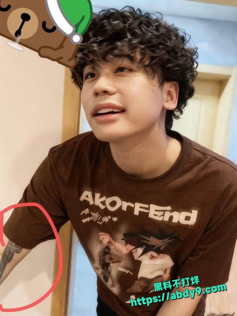 抖音第一枪厄卡伦人妻视频 11