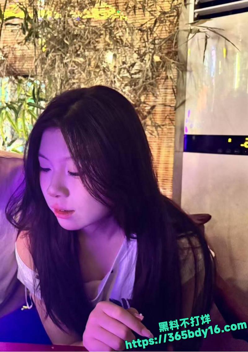 郑州七中骚婊子张露菲 5