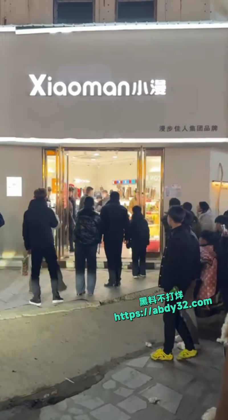 山东菏泽曹县精神小伙打人砸店6