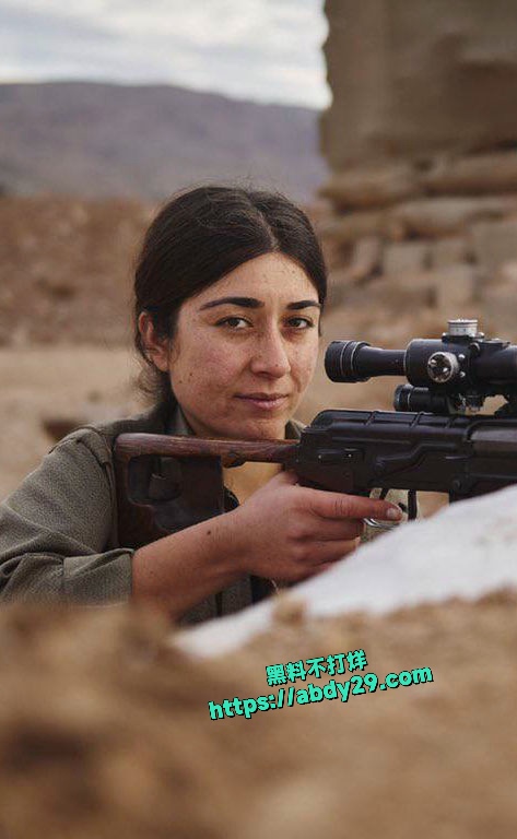 叙利亚ISIS士兵对库尔德女兵残忍处决 12