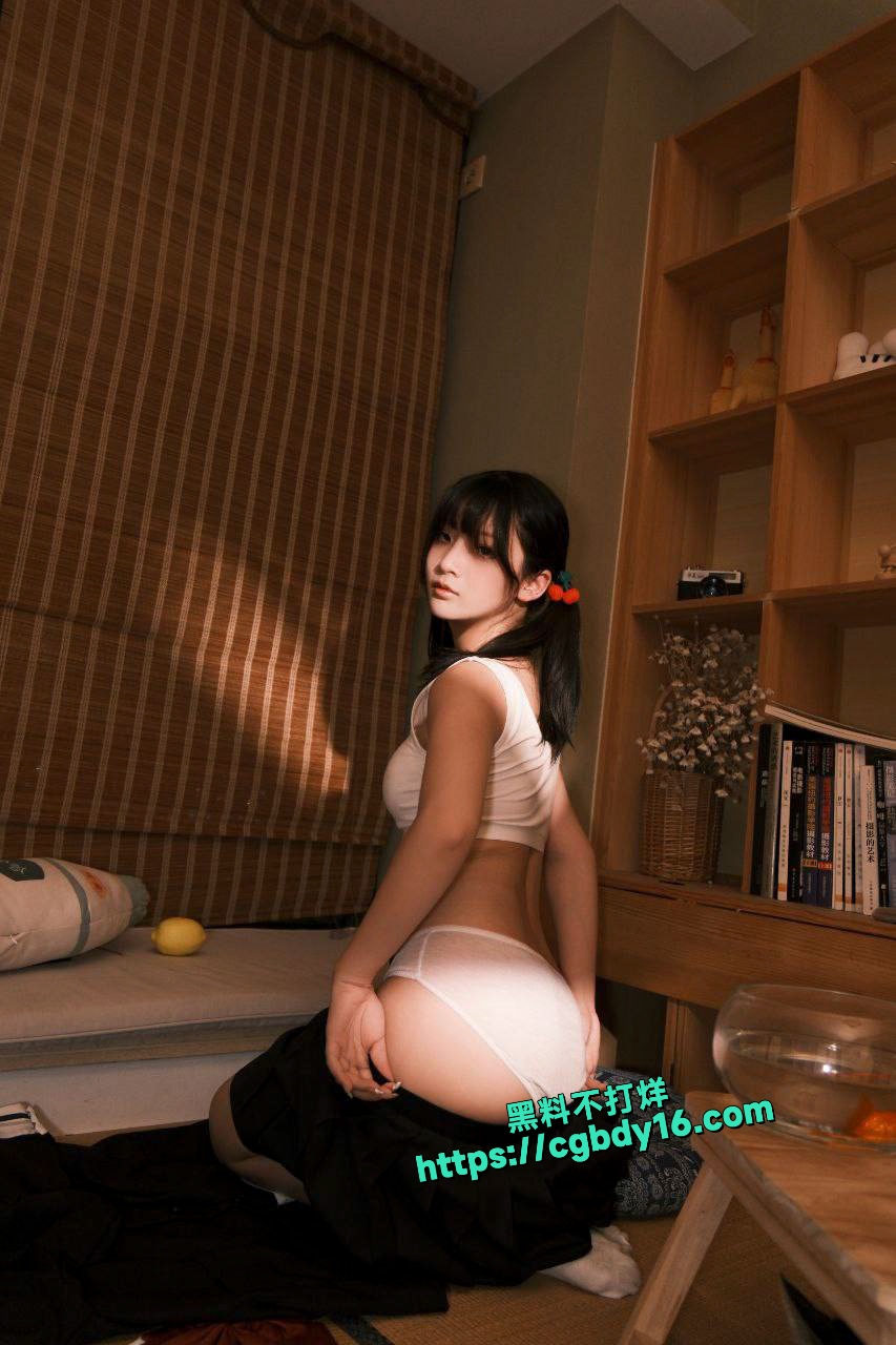 童颜巨乳女大学生星野柒兔的私拍福利12