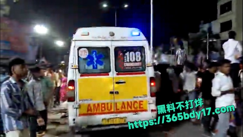 印度泰米尔纳德邦踩踏大事故 15