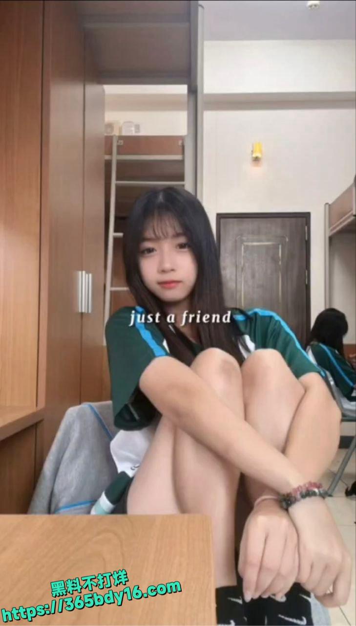 赵茜雅裸聊自慰画面4.
