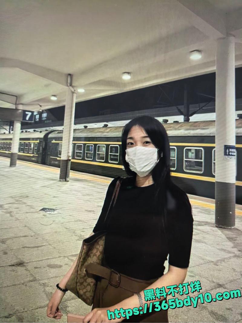 安徽00后嫩妹旅游激情自拍流出3