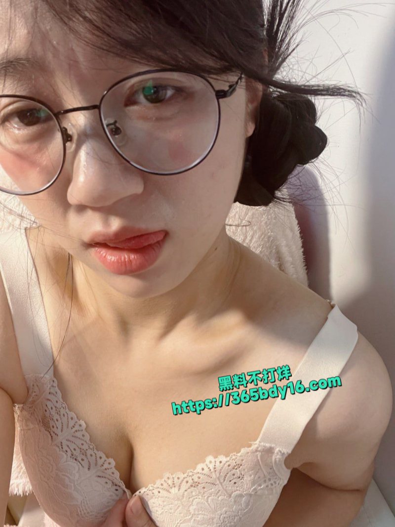 小绵三点全露裸舞视频 1