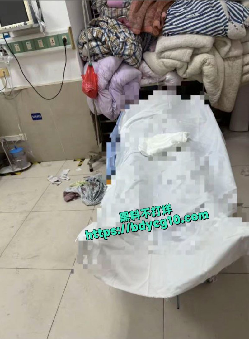 在商场玩真人CS用帆布当掩体掉下去摔死4