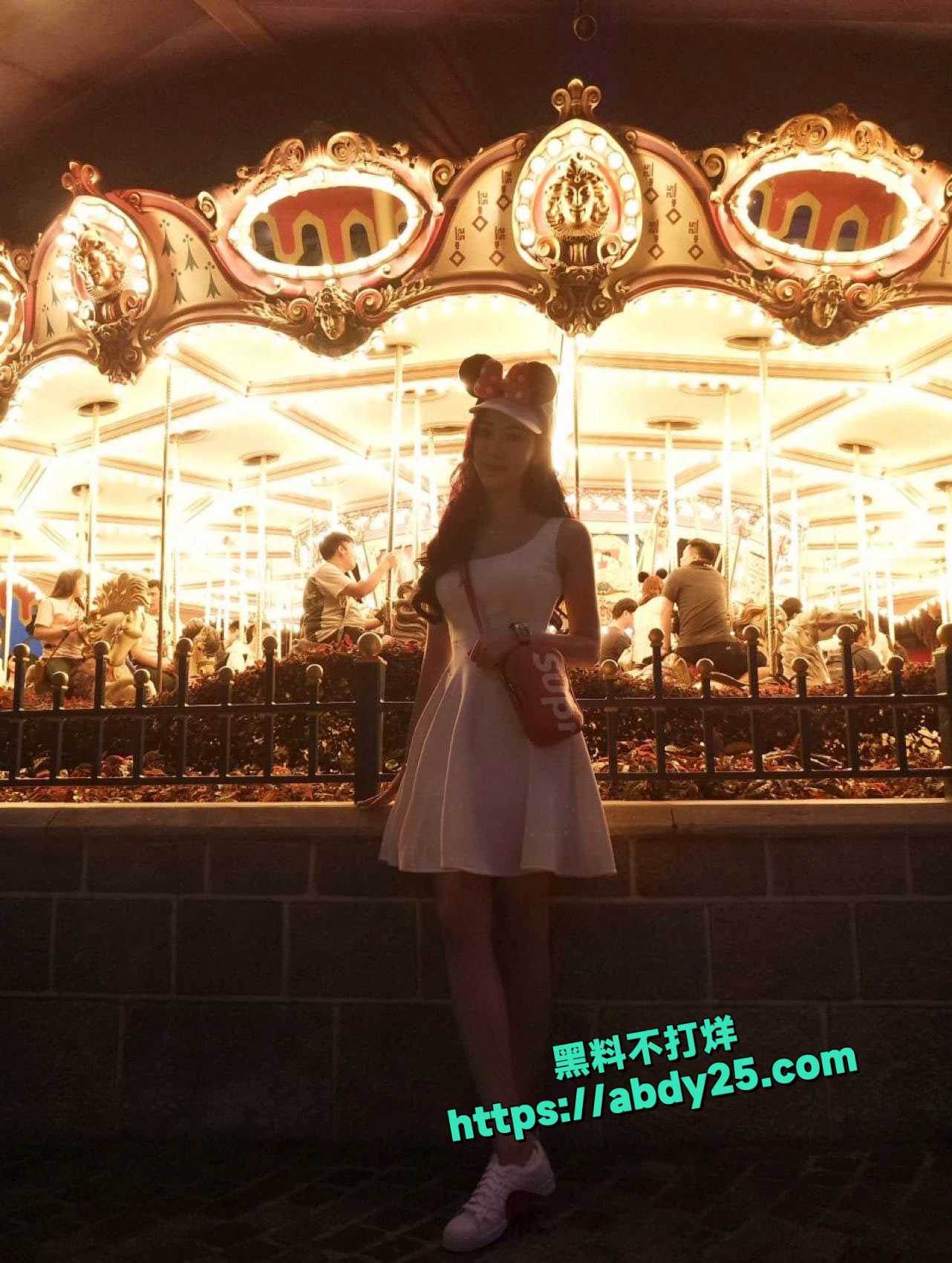 大胸美女在公寓被金主虐操 3