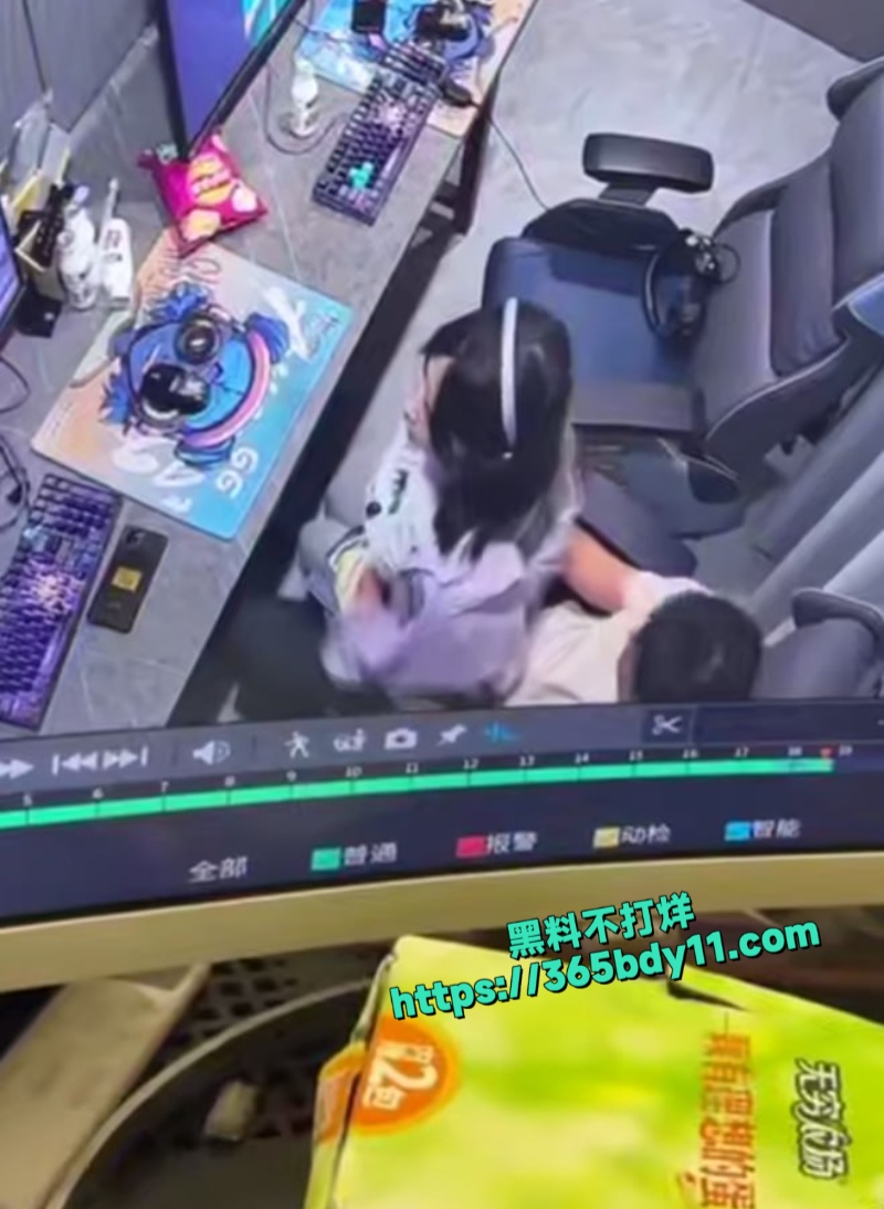 大学生情侣网吧做爱3