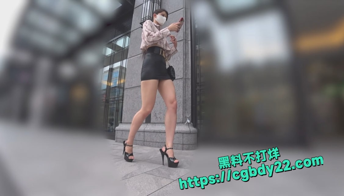 露出圈大神假装偷拍系列  (1)