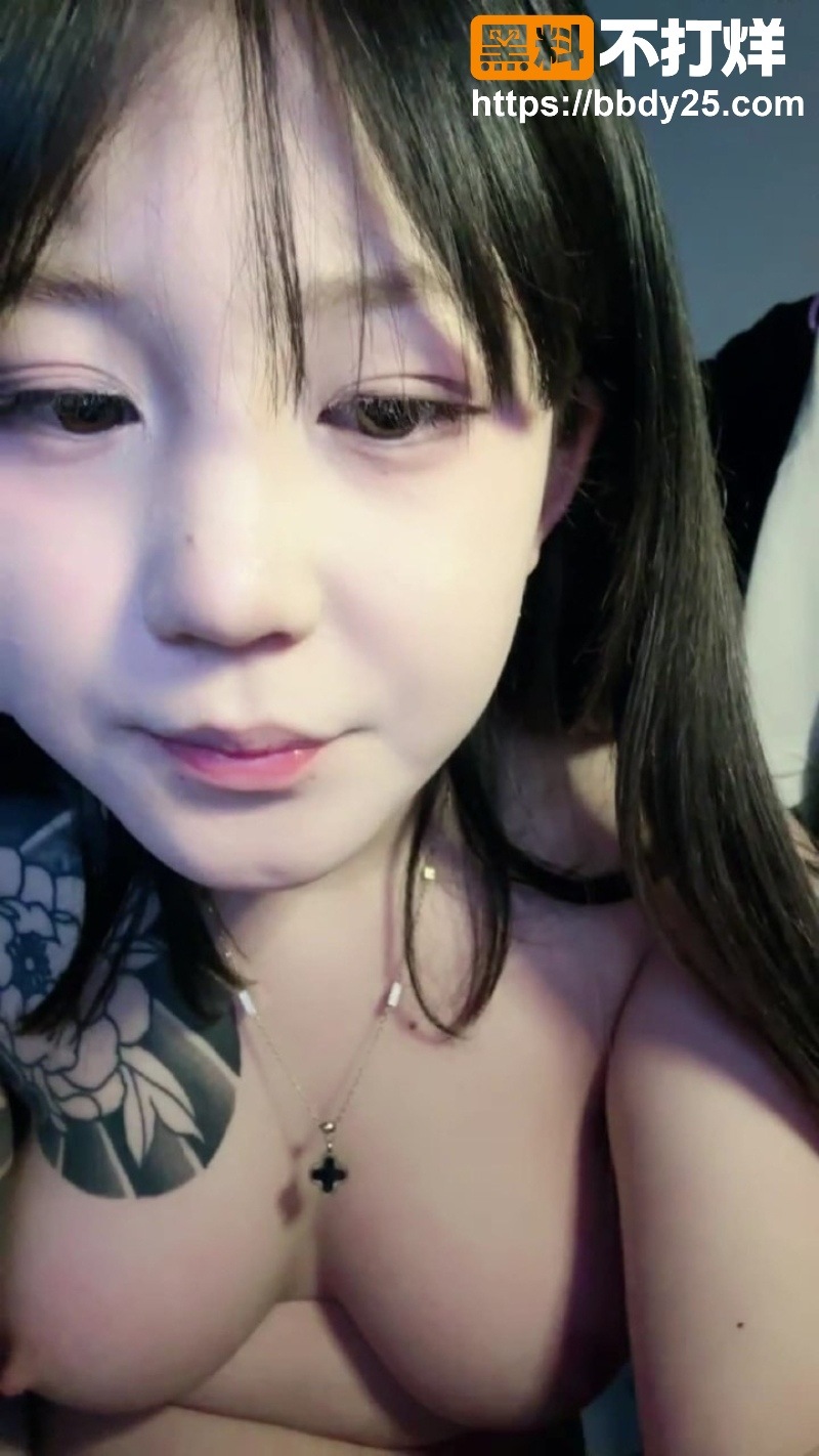 婴儿肥精神小妹下海自拍大奶8