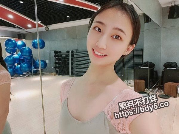 音乐舞蹈学院大四学姐.jpg
