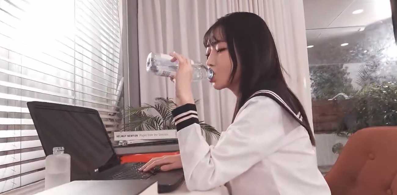 玲奈lena Sakurairena 台妹学生cos办公室上班欲望难耐 办公室自慰