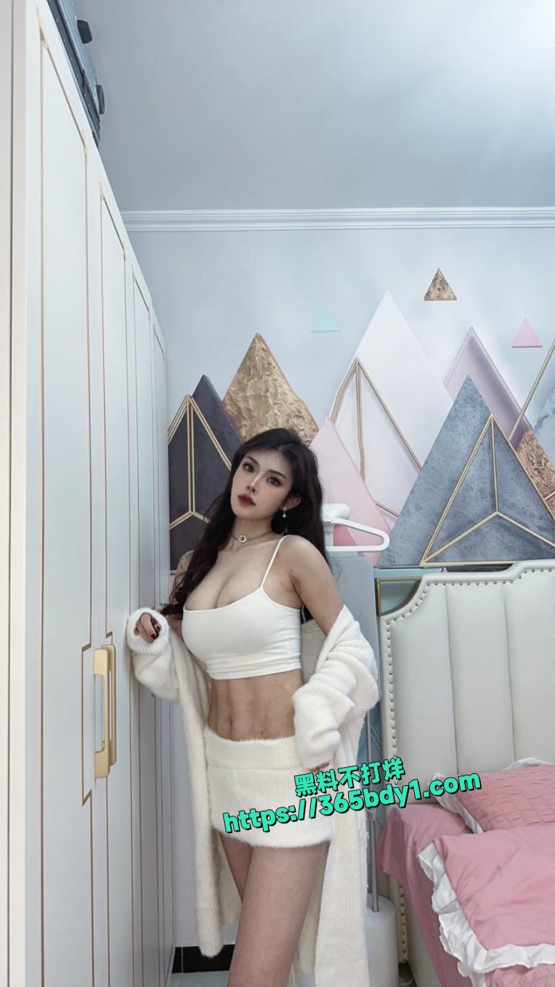 顶级名媛黄丽娜骚逼穿着女仆床伺候炮友8