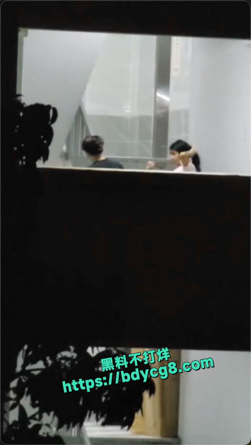 学生小情侣在楼梯间搞事情2