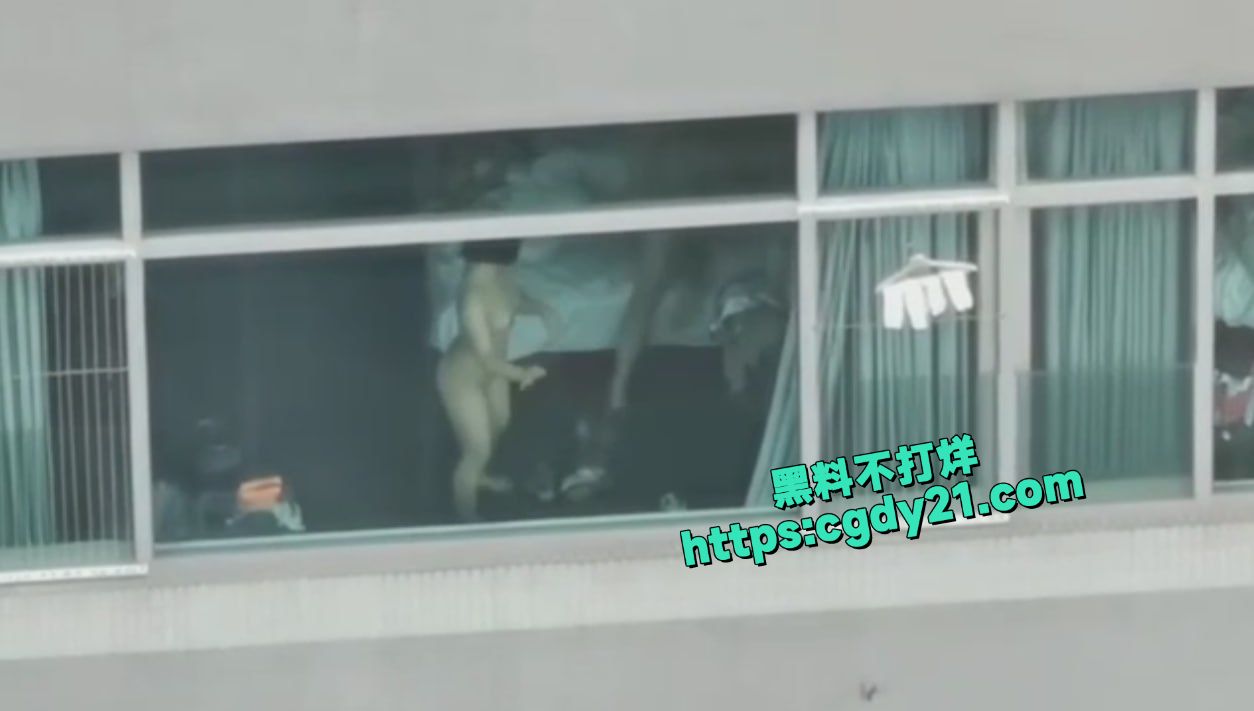 小情侣落地窗前全裸激情后入 主打一个刺激3