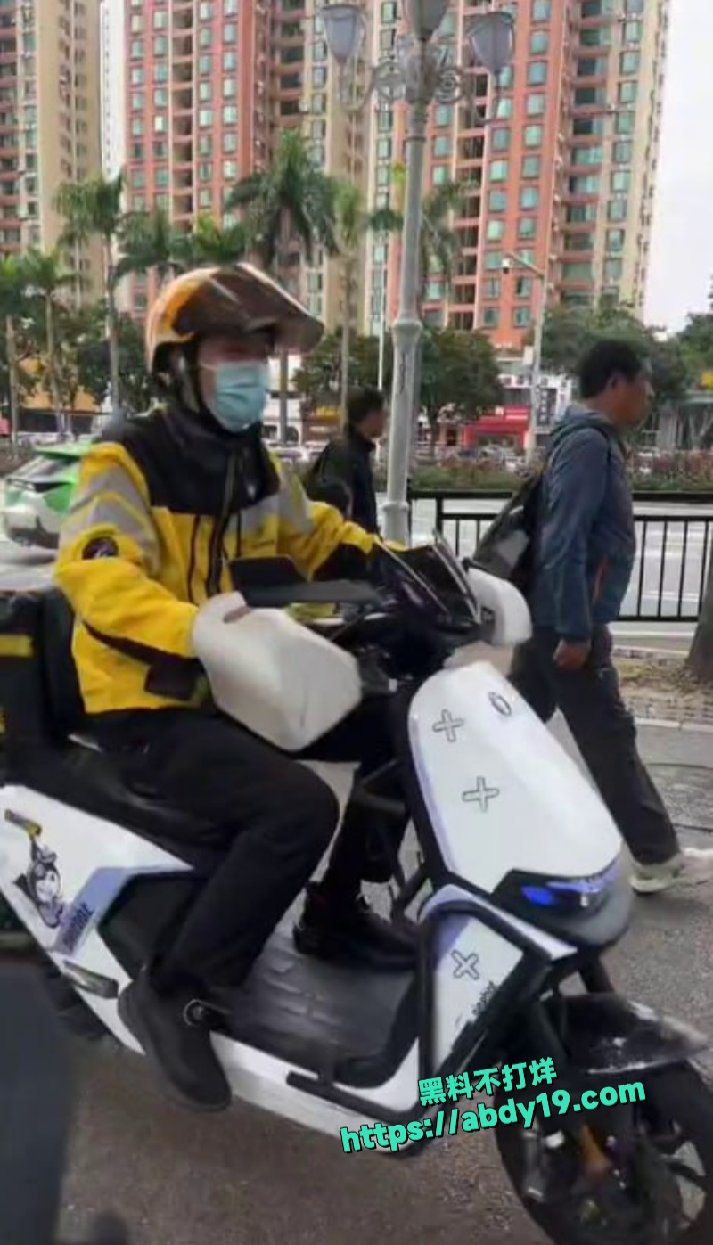 广东珠海外卖小哥街头暴力抗法事件 6