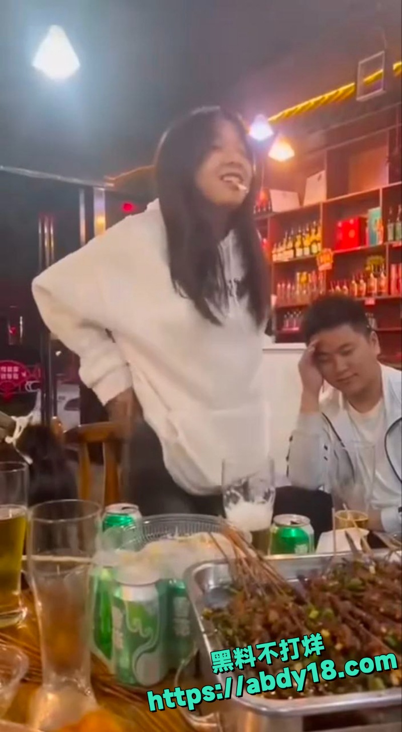 凯里女孩聚会脱衣全过程3