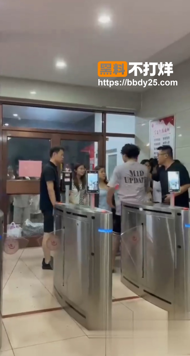 沧州师范学院一女生被爆脚踏两只船5