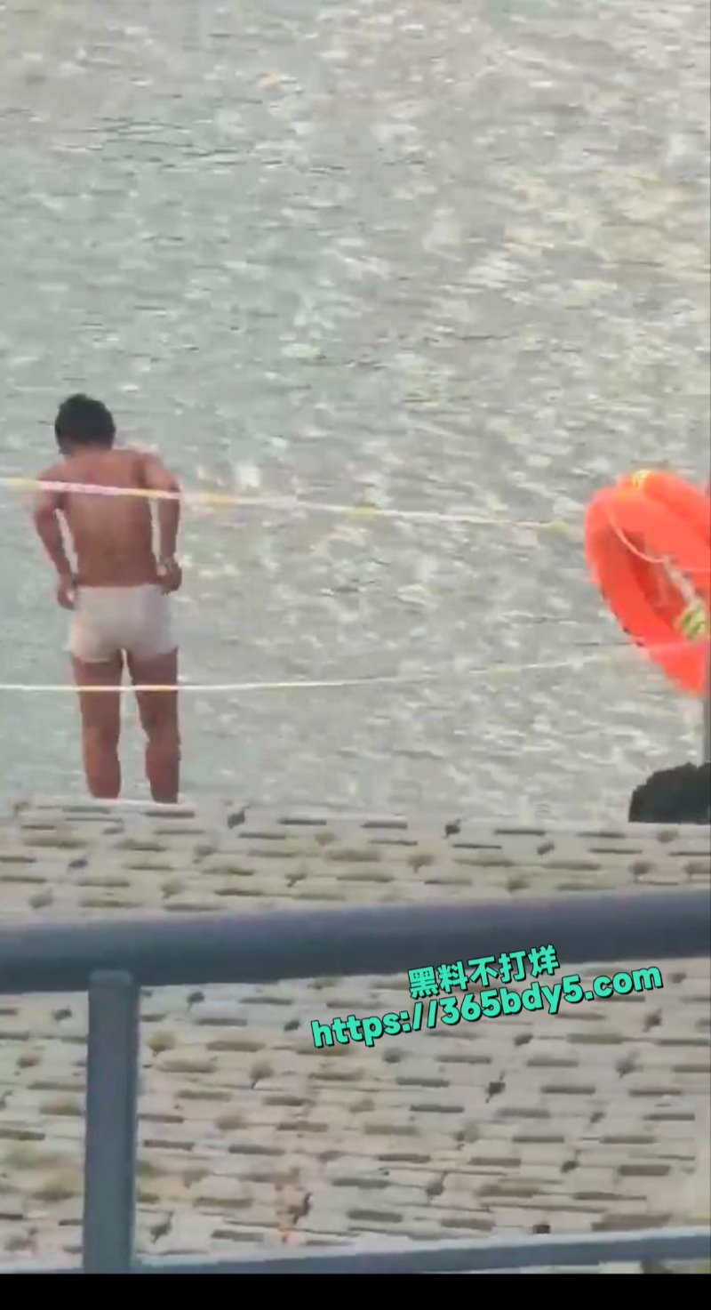 这么多人就开始裸泳了4