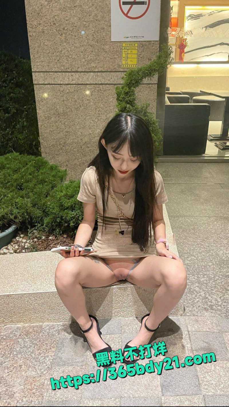 推特高颜值反差婊黄芮芮 8