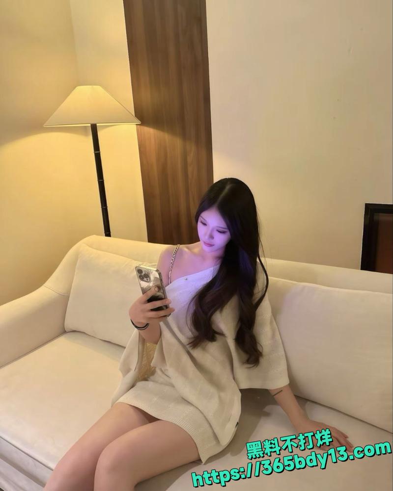 广西桂林00后骚妻刘娜约炮惊爆3P视频流出7.