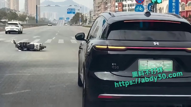 路怒症爆发堵路1v1激烈打架4