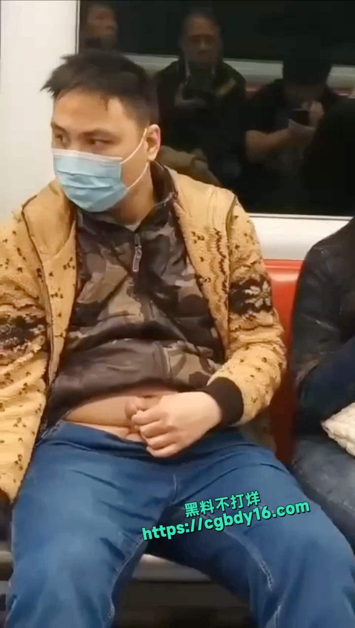 在地铁上直接打飞机1
