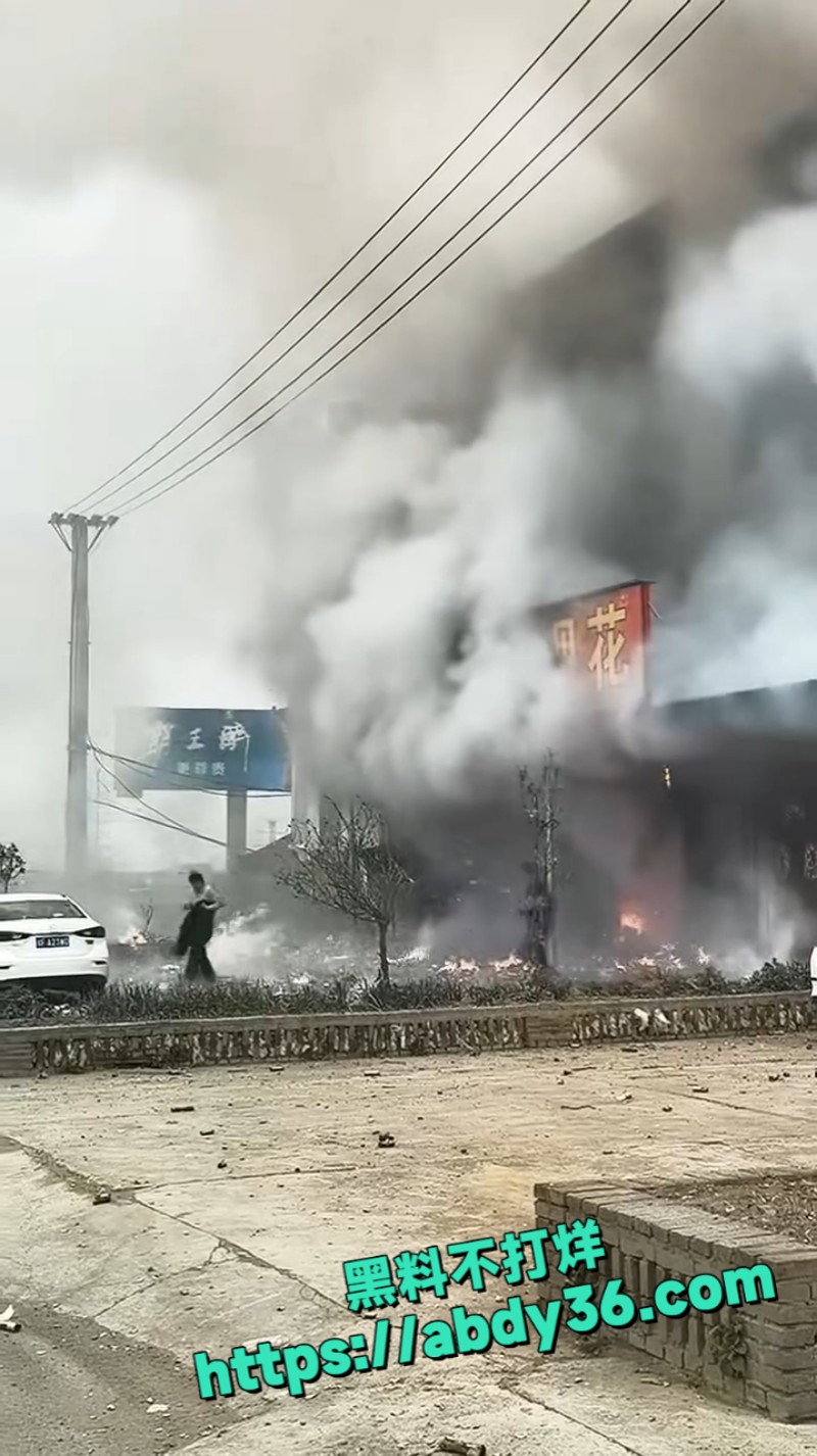 烟花爆竹门店起火爆炸 12