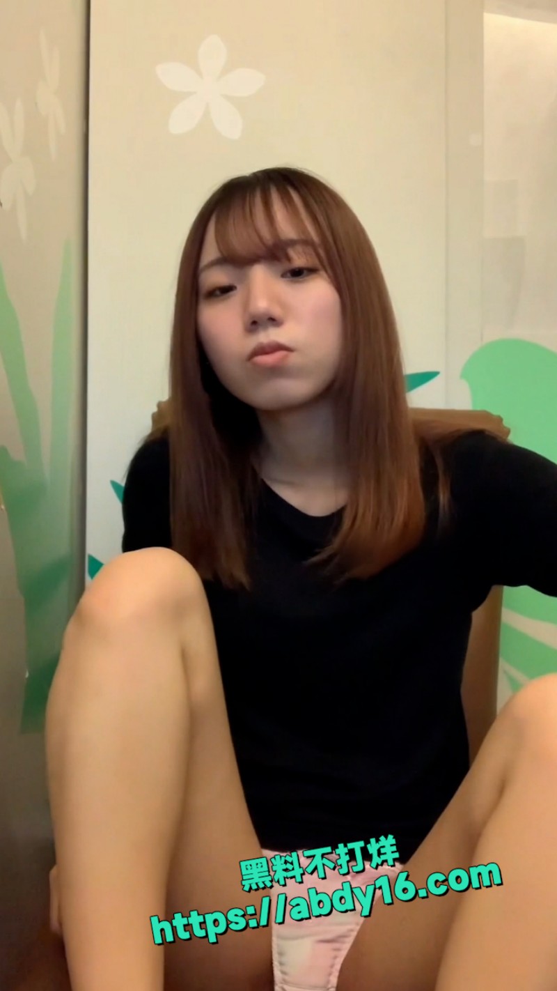 网咖美少女偷偷自拍 5
