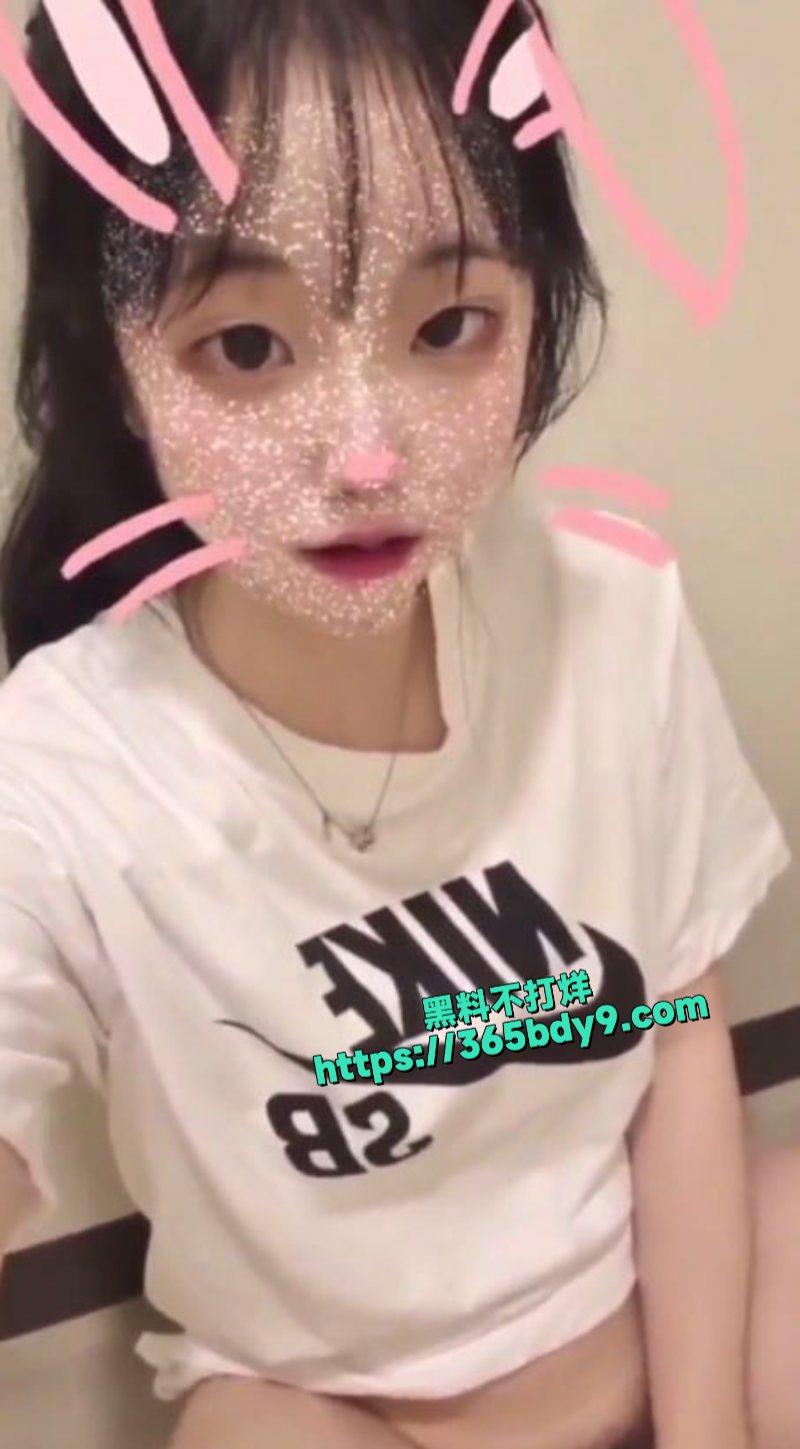 清纯美女大学生为钱下海卖身2